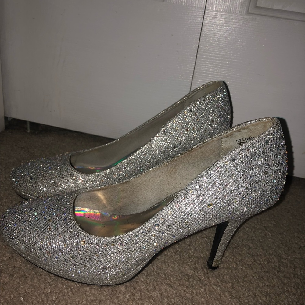heels - Picture 2 of 5